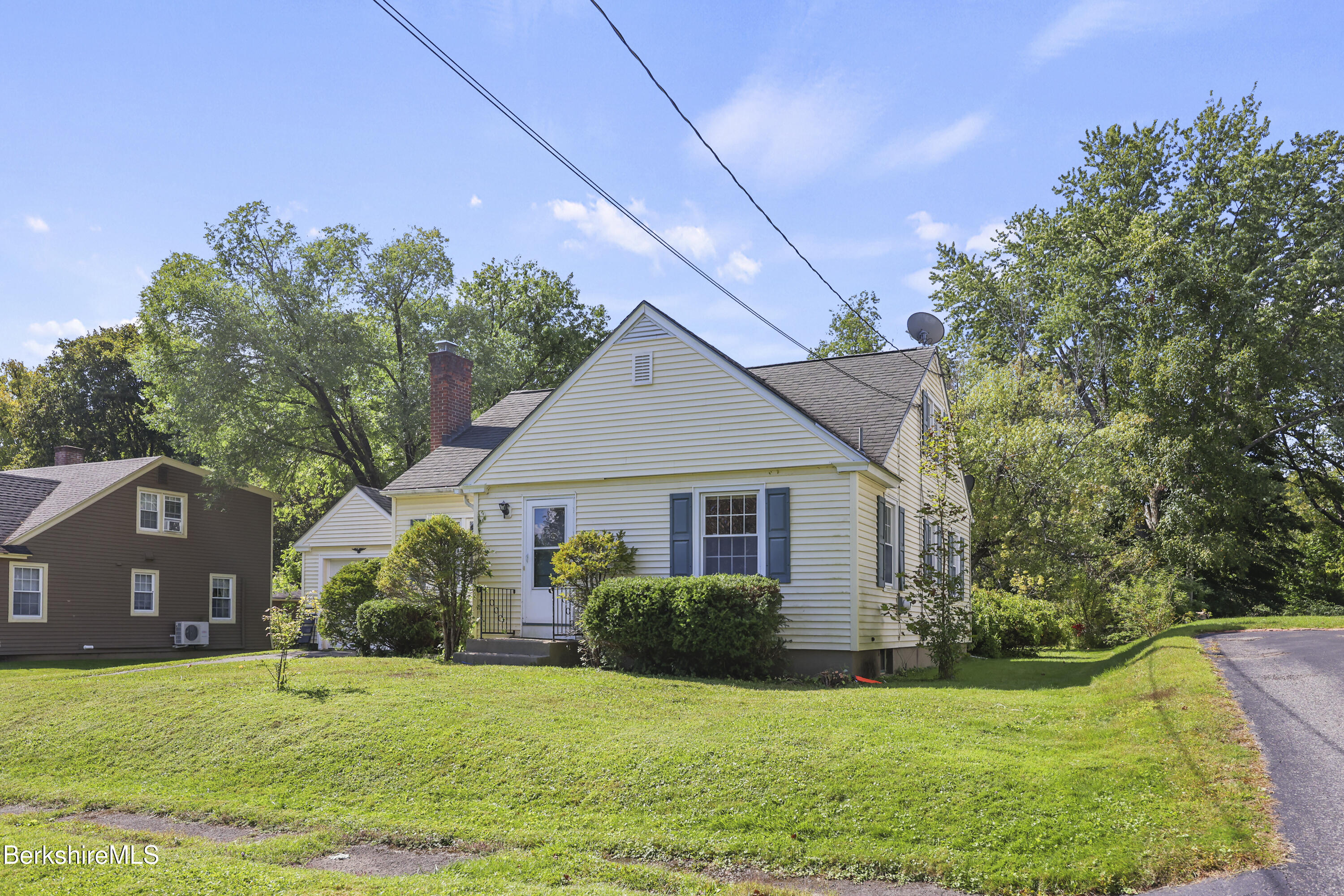 153 Ridgeway Avenue Pittsfield, MA 01201 - Photo 3 of 40 15 Exterior Front