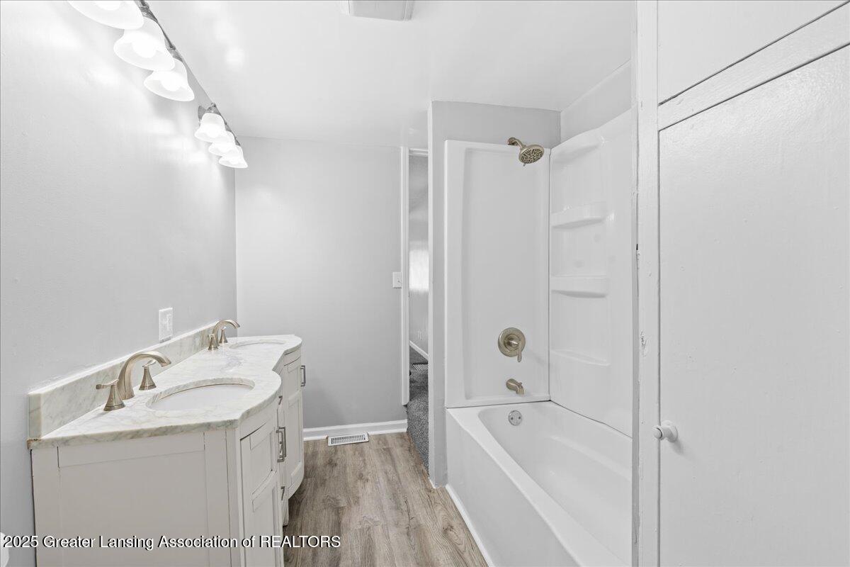 3312 Pleasant Grove Road Lansing, MI 48910 - Photo 18 of 33 Full Bath