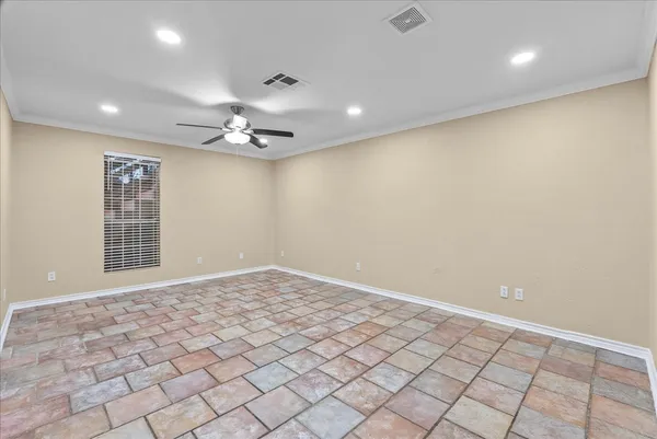 $1,795 | 114 Grand Avenue, Bacliff, TX 77518