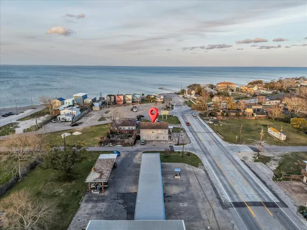 $1,795 | 114 Grand Avenue, Bacliff, TX 77518