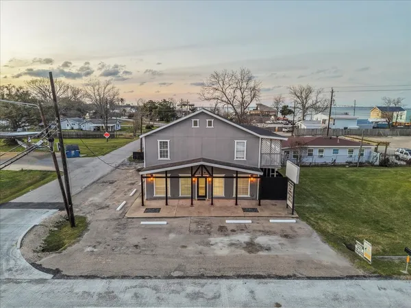 $1,795 | 114 Grand Avenue, Bacliff, TX 77518