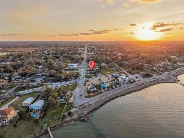 $1,795 | 114 Grand Avenue, Bacliff, TX 77518