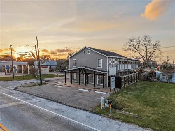 $1,795 | 114 Grand Avenue, Bacliff, TX 77518