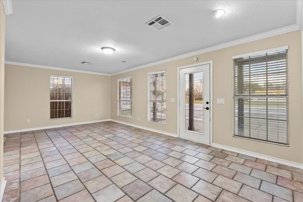 $1,795 | 114 Grand Avenue, Bacliff, TX 77518