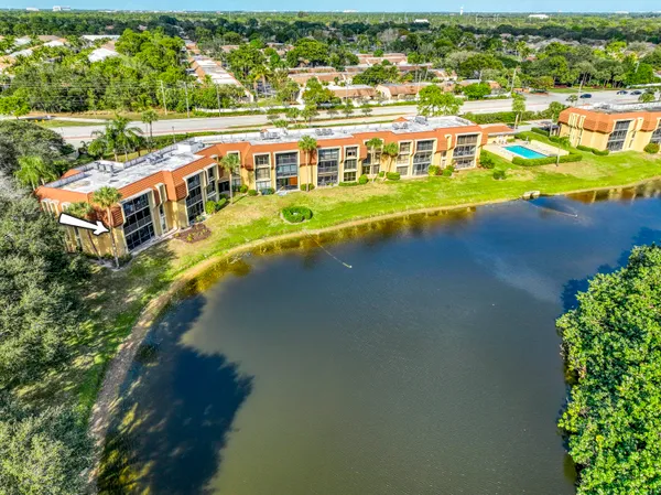 $324,990 | 5250 Woodland Lakes Drive, Unit 226, Palm Beach Gardens, FL 33418