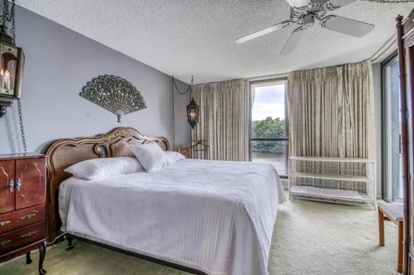 $324,990 | 5250 Woodland Lakes Drive, Unit 226, Palm Beach Gardens, FL 33418