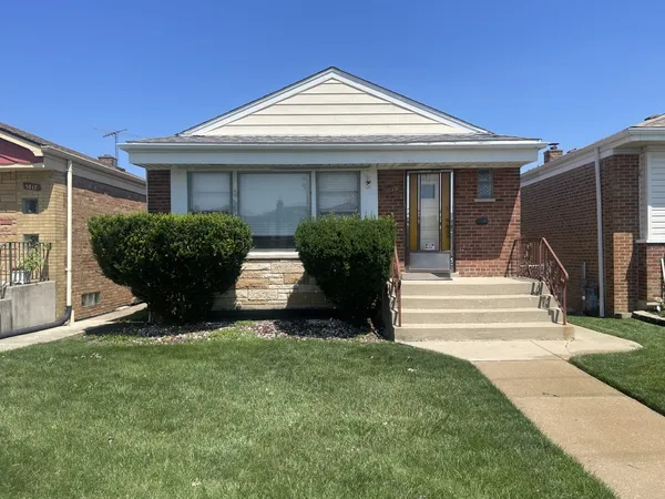 $2,600 | 5819 South Narragansett Avenue, Chicago, IL 60638