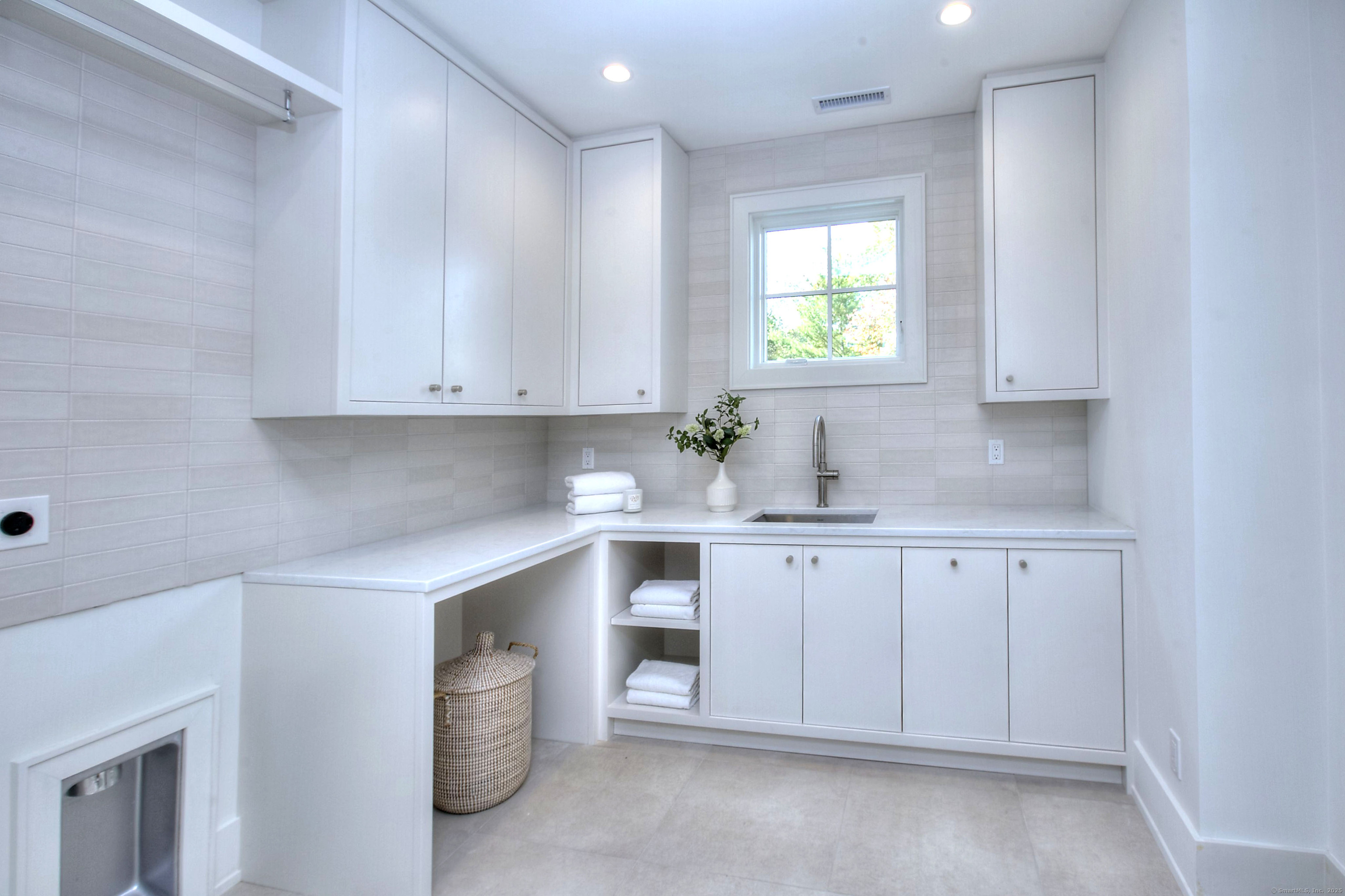 125 Old Road Westport, CT 06880 - Photo 26 of 39