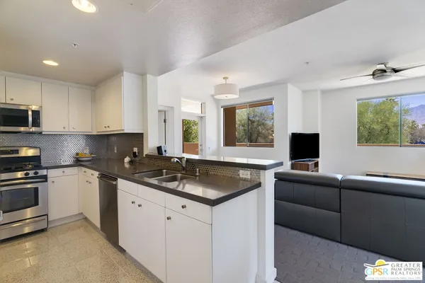 $2,400 | 870 East Palm Canyon Drive, Unit 205, Palm Springs, CA 92264