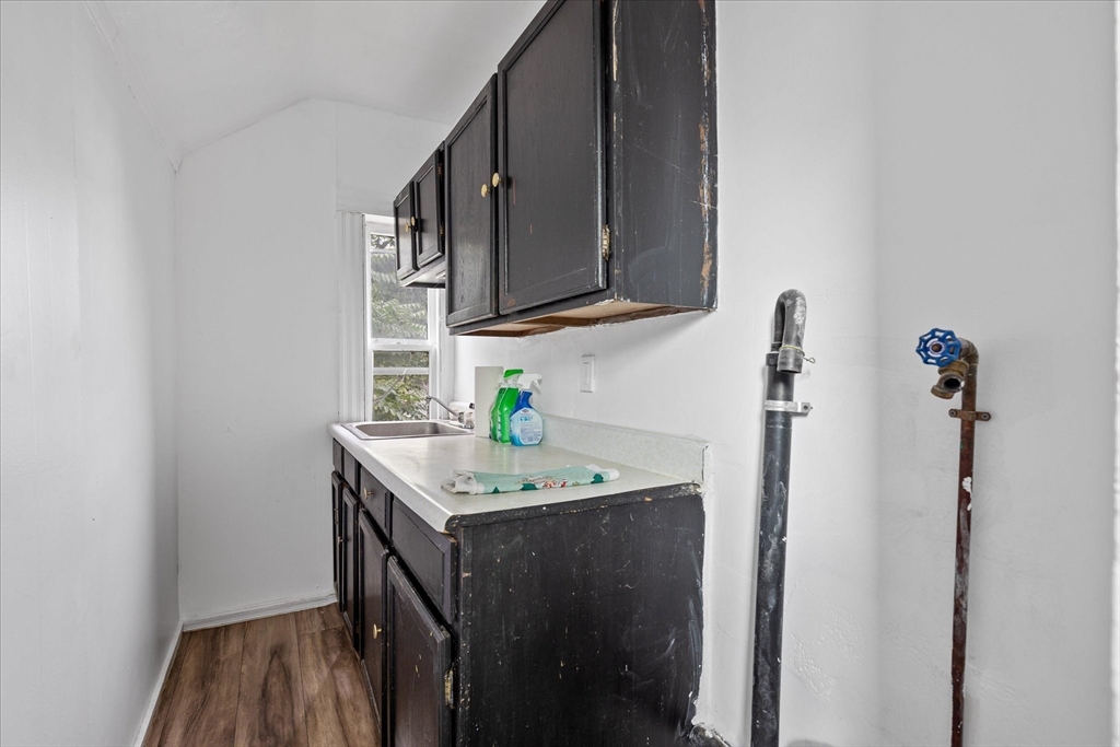 54 Esther Street Worcester, MA 01607 - Photo 10 of 26 Gallery Image 10