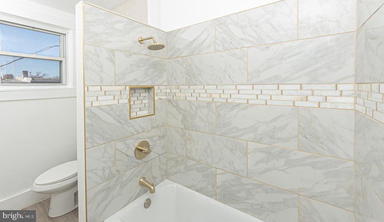 22 North Ellamont Street Baltimore, MD 21229 - Photo 3 of 12