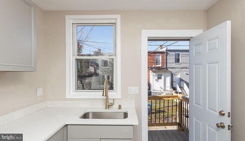 22 North Ellamont Street Baltimore, MD 21229 - Photo 10 of 12