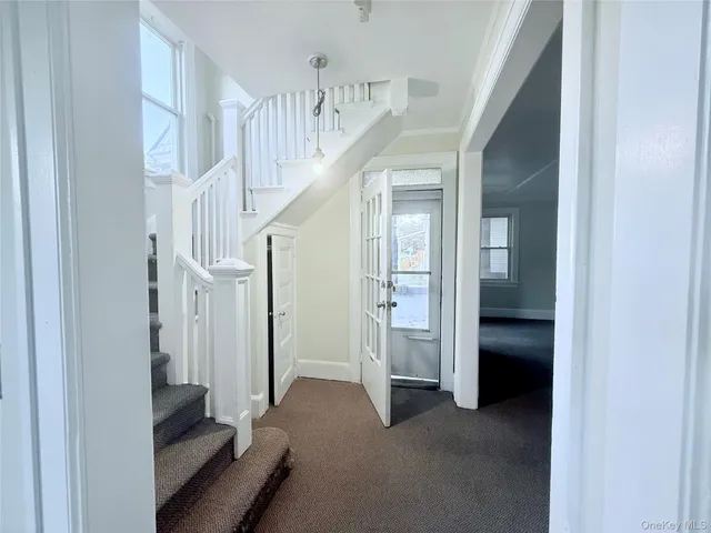 a view of entryway with livingroom