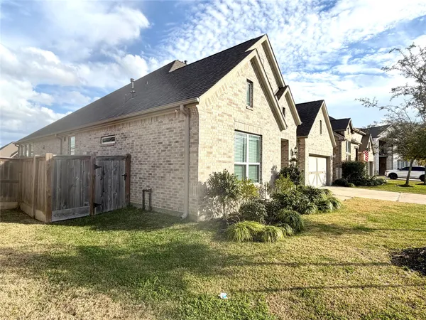 $3,300 | 6610 Lake Oasis Drive, Katy, TX 77493