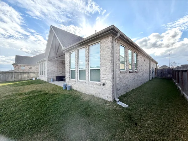 $3,300 | 6610 Lake Oasis Drive, Katy, TX 77493