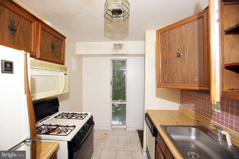 3342 Hewitt Avenue, Unit 33A Silver Spring, MD 20906 - Photo 7 of 11 Kitchen