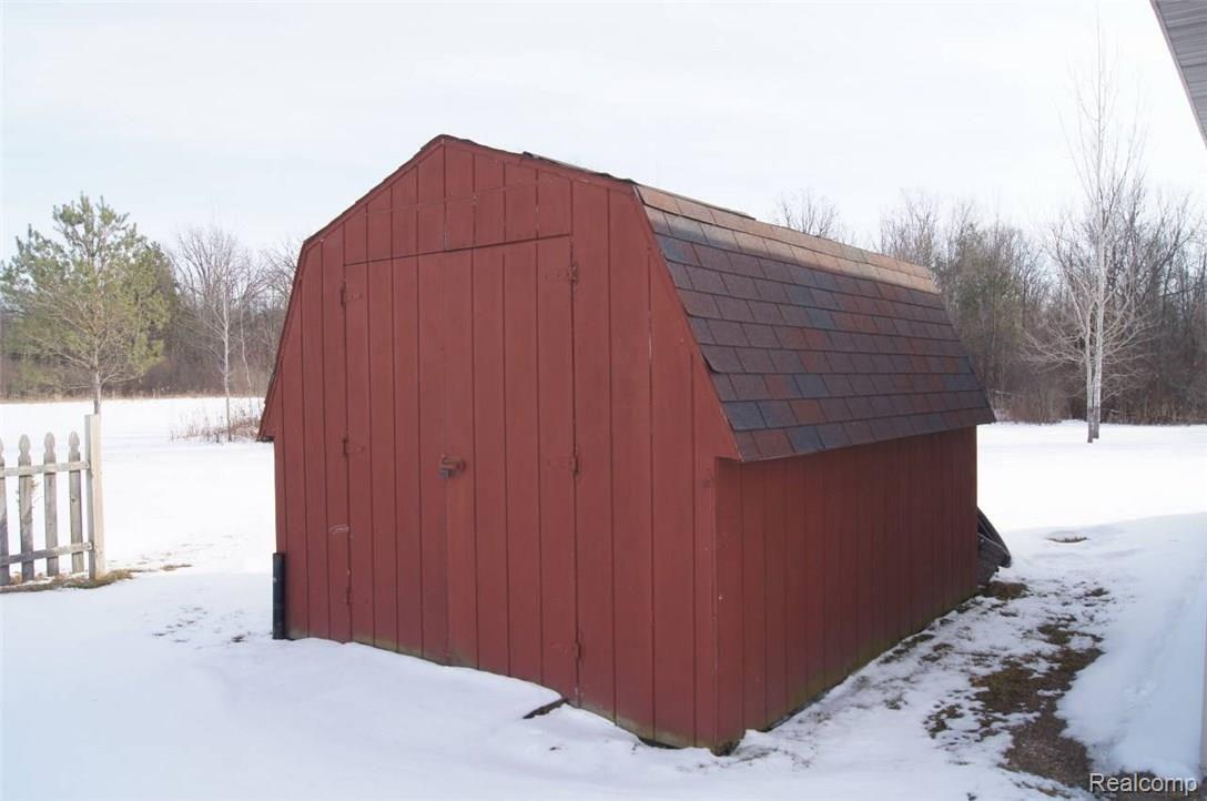 2312 Imlay City Road Lapeer, MI 48446 - Photo 32 of 33 DSC00593.JPG