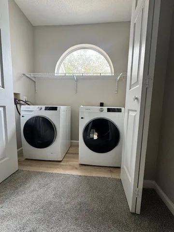a close up view of a washer and dryer