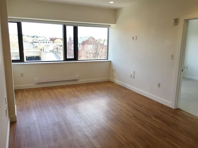 $2,211 | 875 Elm Street, Unit 417, Manchester, NH 03101