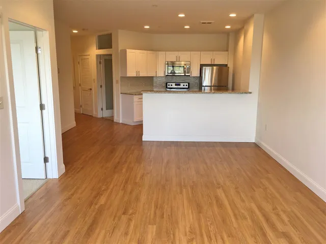 $2,211 | 875 Elm Street, Unit 417, Manchester, NH 03101