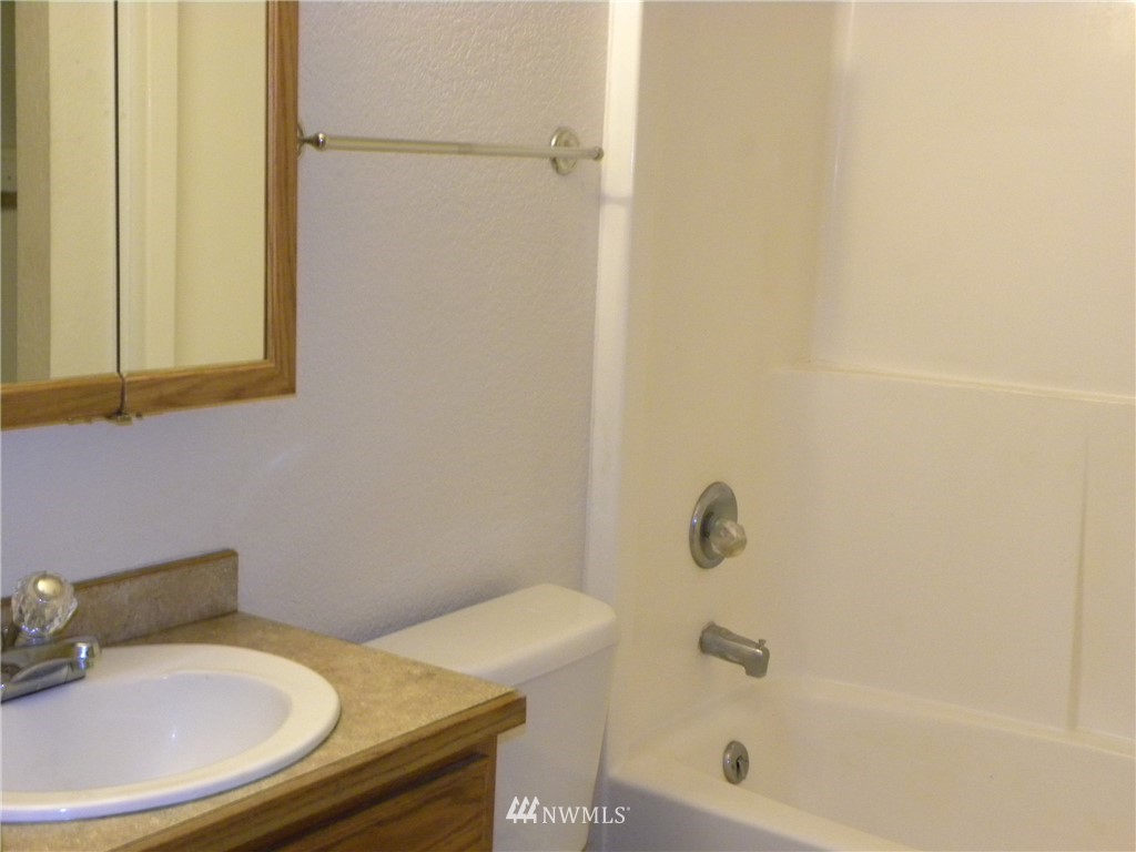 830 Northeast Larson Lake Road Belfair, WA 98528 - Photo 11 of 16 Gallery Image 11
