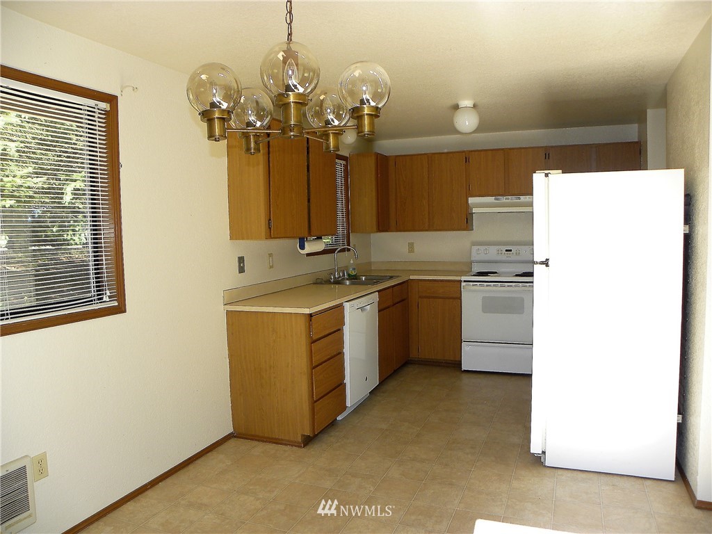 830 Northeast Larson Lake Road Belfair, WA 98528 - Photo 3 of 16 Gallery Image 3
