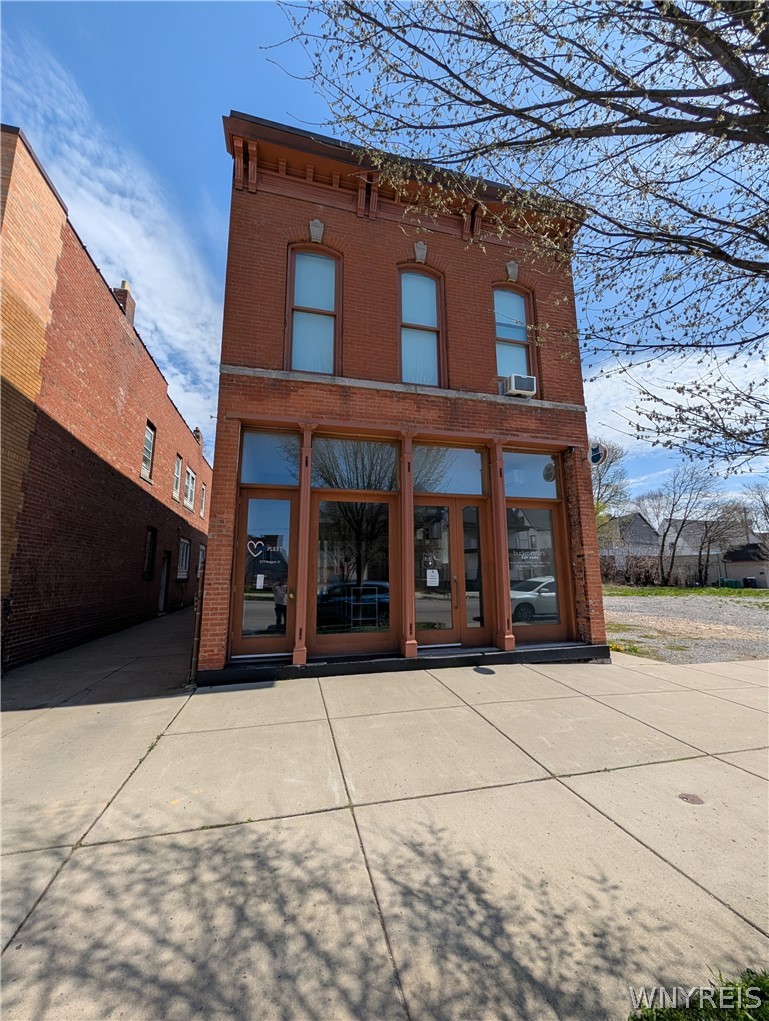 577 Niagara Street Buffalo, NY 14201 - Photo 1 of 28