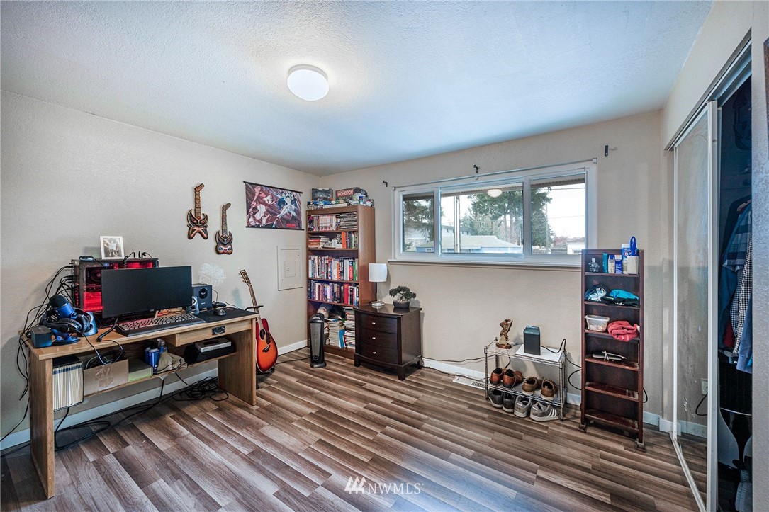 8711 John Dower Road Southwest Lakewood, WA 98499 - Photo 11 of 19 Gallery Image 11