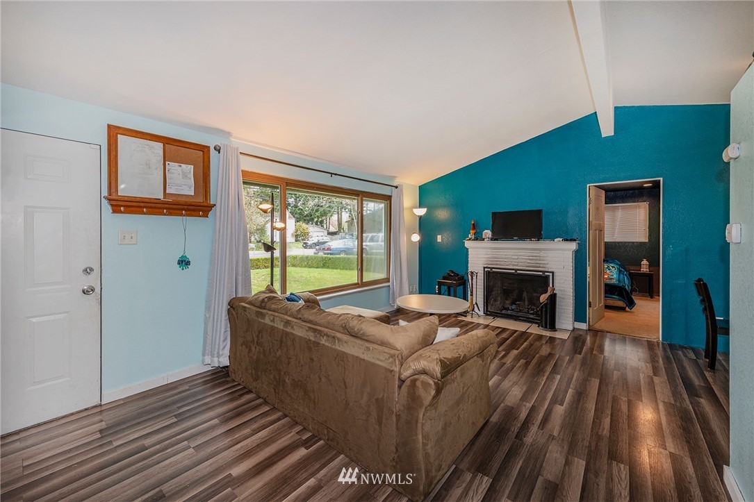 8711 John Dower Road Southwest Lakewood, WA 98499 - Photo 3 of 19 Gallery Image 3