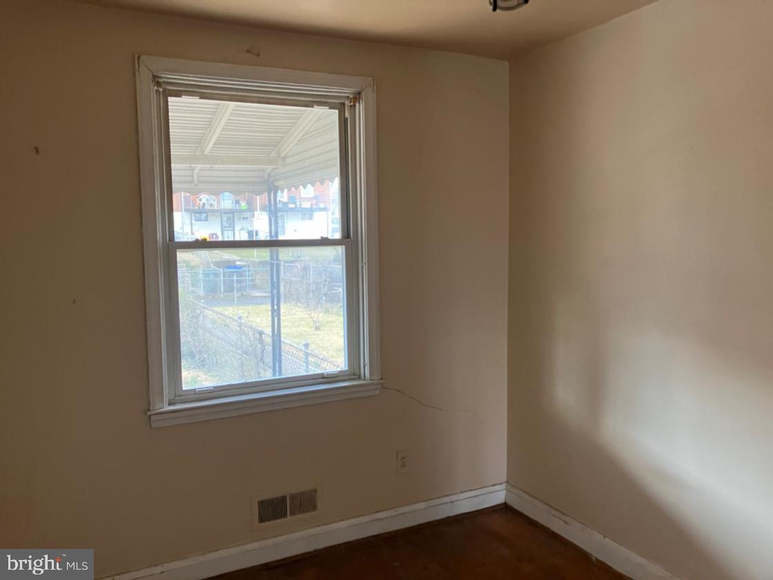 3905 Kenyon Avenue Baltimore, MD 21213 - Photo 11 of 20
