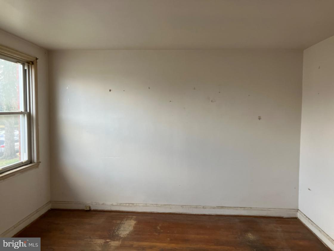 3905 Kenyon Avenue Baltimore, MD 21213 - Photo 3 of 20