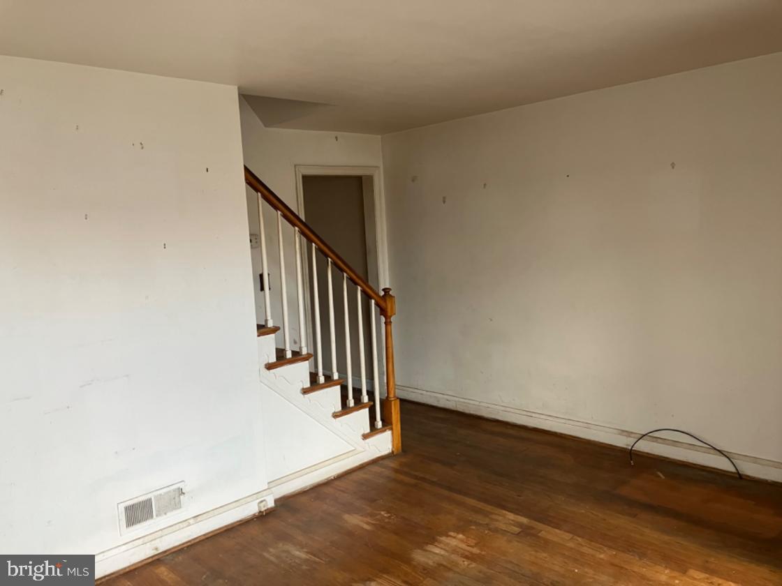3905 Kenyon Avenue Baltimore, MD 21213 - Photo 4 of 20