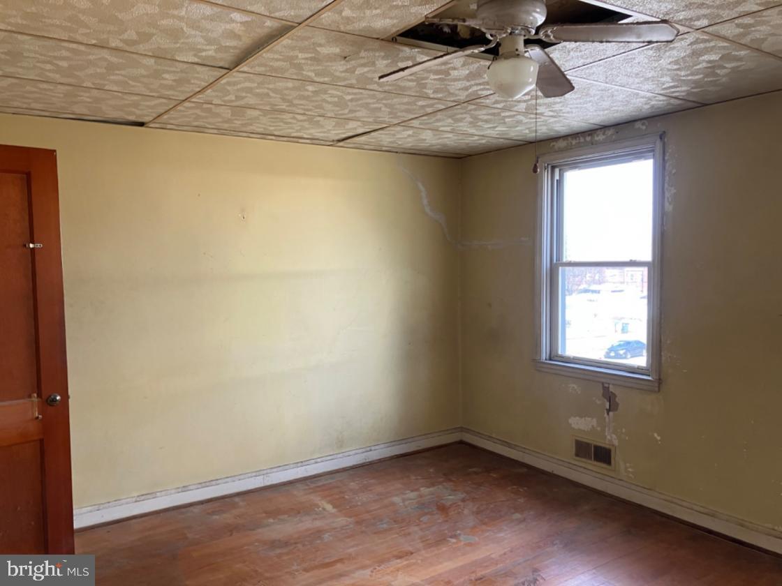 3905 Kenyon Avenue Baltimore, MD 21213 - Photo 5 of 20