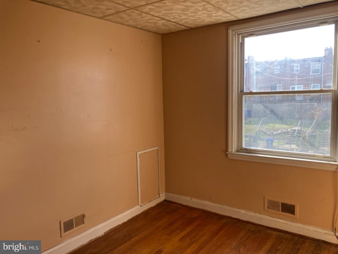 3905 Kenyon Avenue Baltimore, MD 21213 - Photo 7 of 20