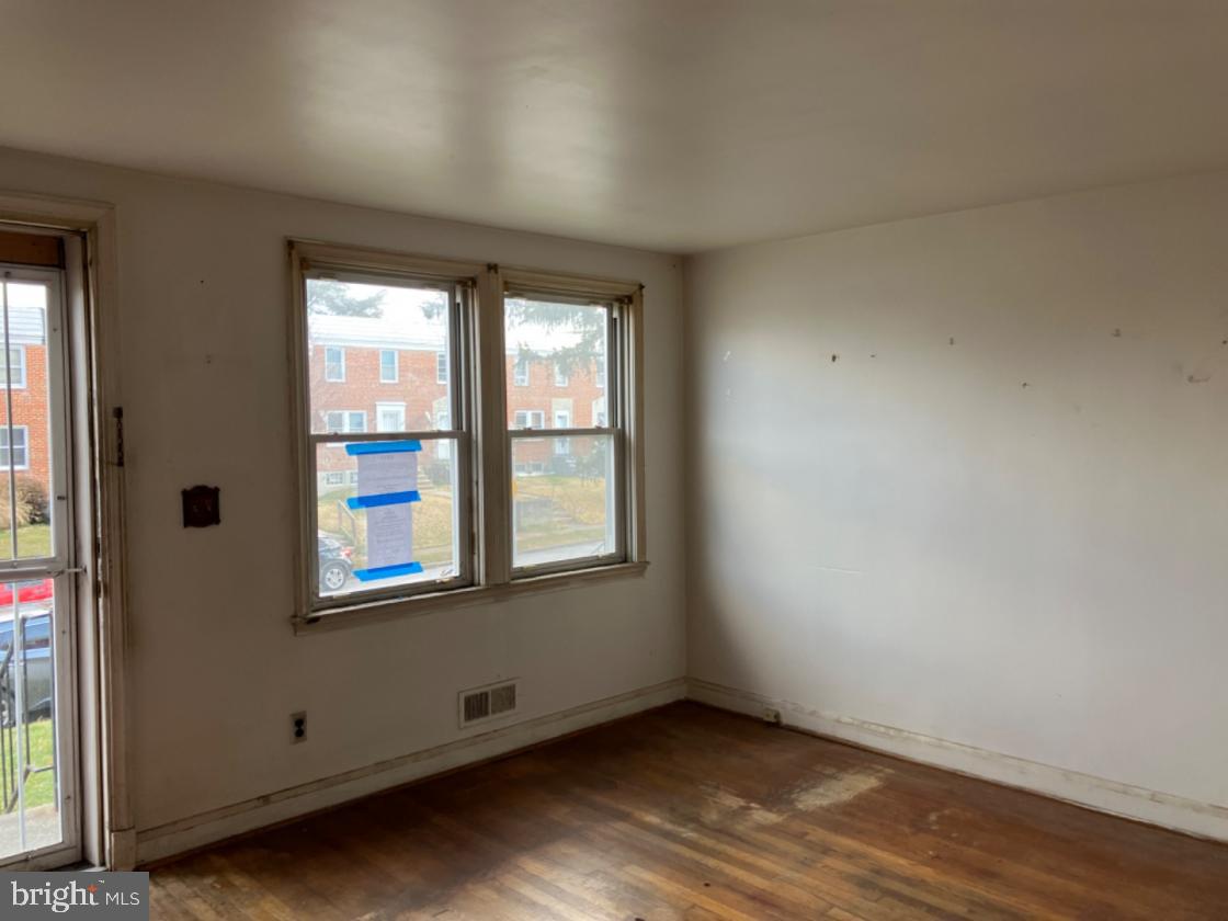 3905 Kenyon Avenue Baltimore, MD 21213 - Photo 8 of 20