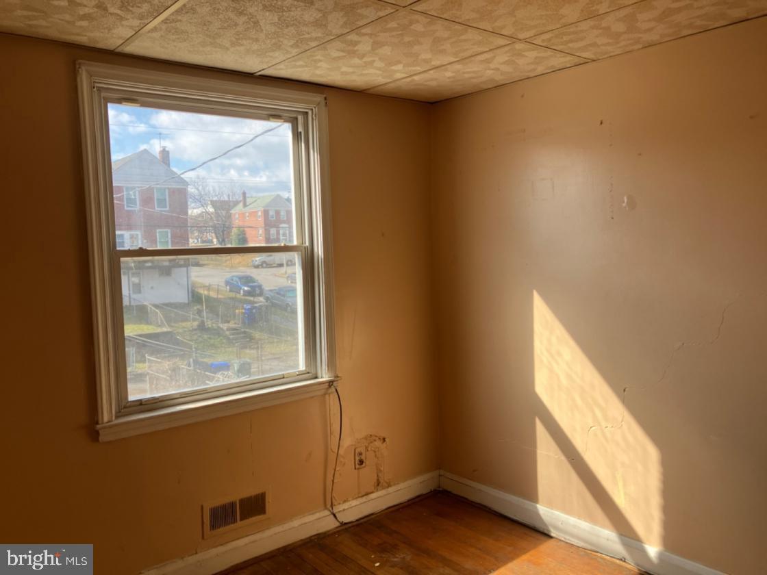 3905 Kenyon Avenue Baltimore, MD 21213 - Photo 10 of 20
