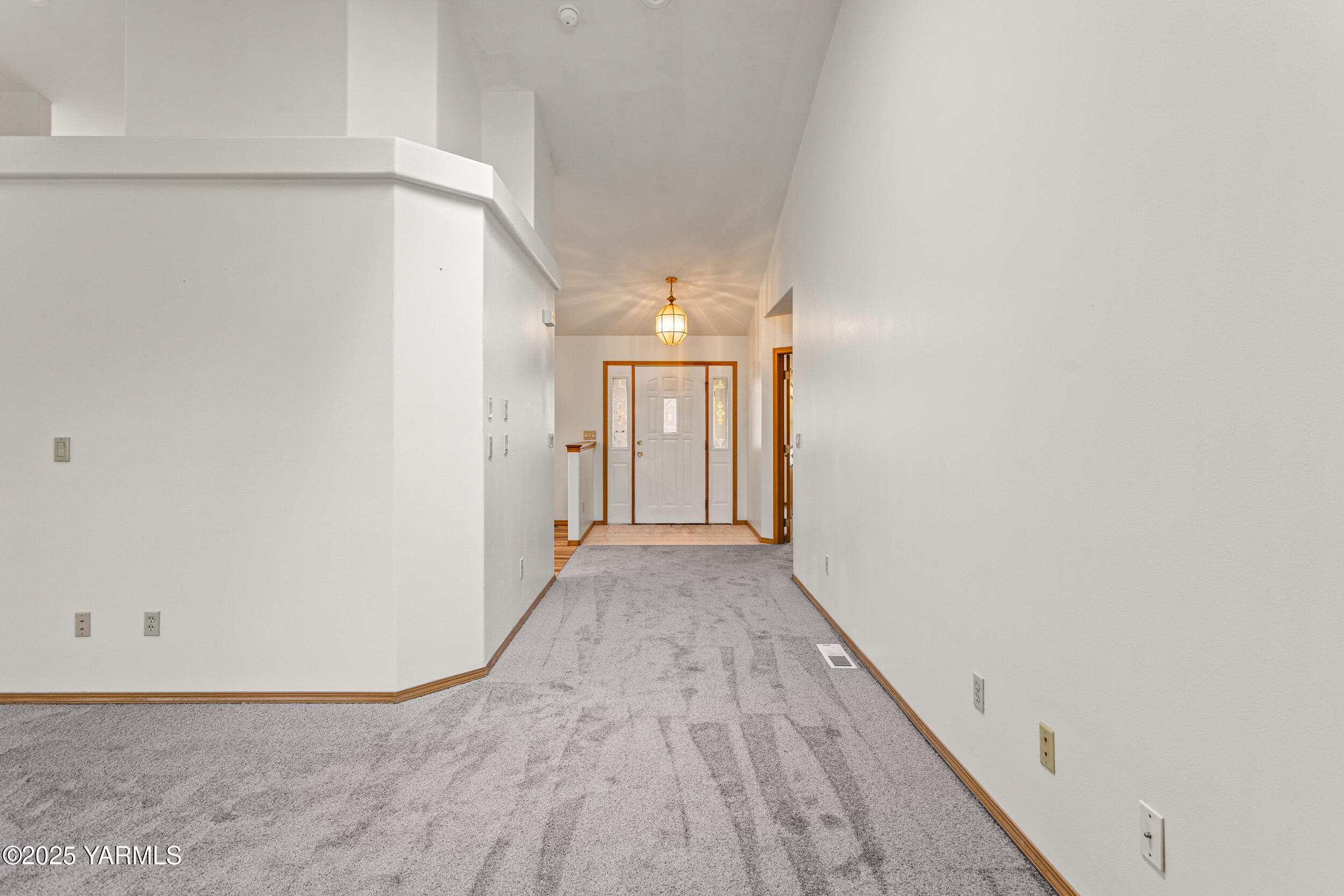 20 Buttercup Lane Selah, WA 98942 - Photo 4 of 41 Entryway