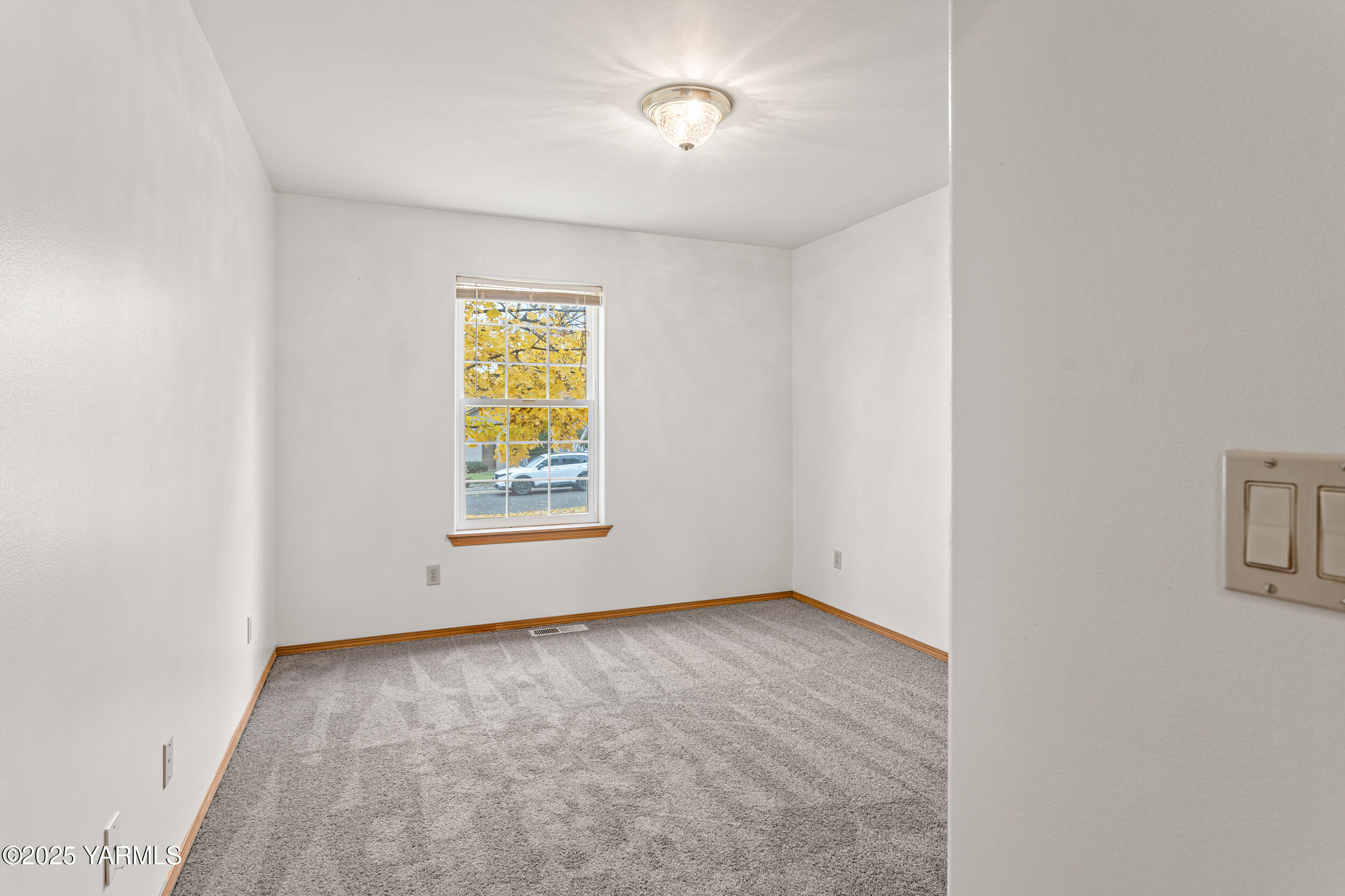 20 Buttercup Lane Selah, WA 98942 - Photo 9 of 41 Bedroom 2