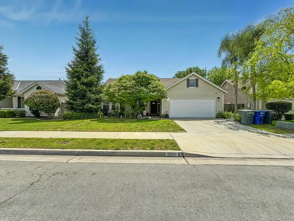 $425,000 | 2811 Walton Avenue, Sanger, CA 93657