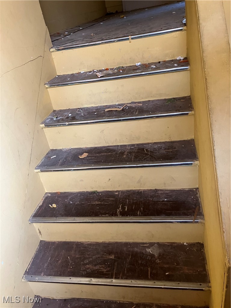 1058 Pembrook Road Cleveland Heights, OH 44121 - Photo 22 of 39 View of stairs