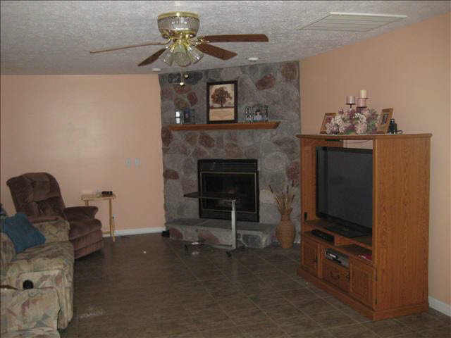 3015 East Labo Road Carleton, MI 48117 - Photo 9 of 19 20094912-8.JPG