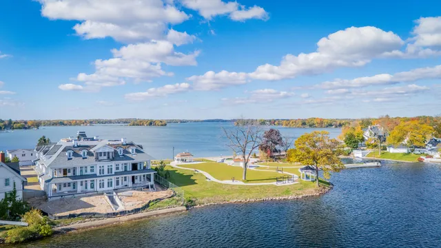 $2,991,000 | 503 North Lake Road, Unit 2, Oconomowoc, WI 53066