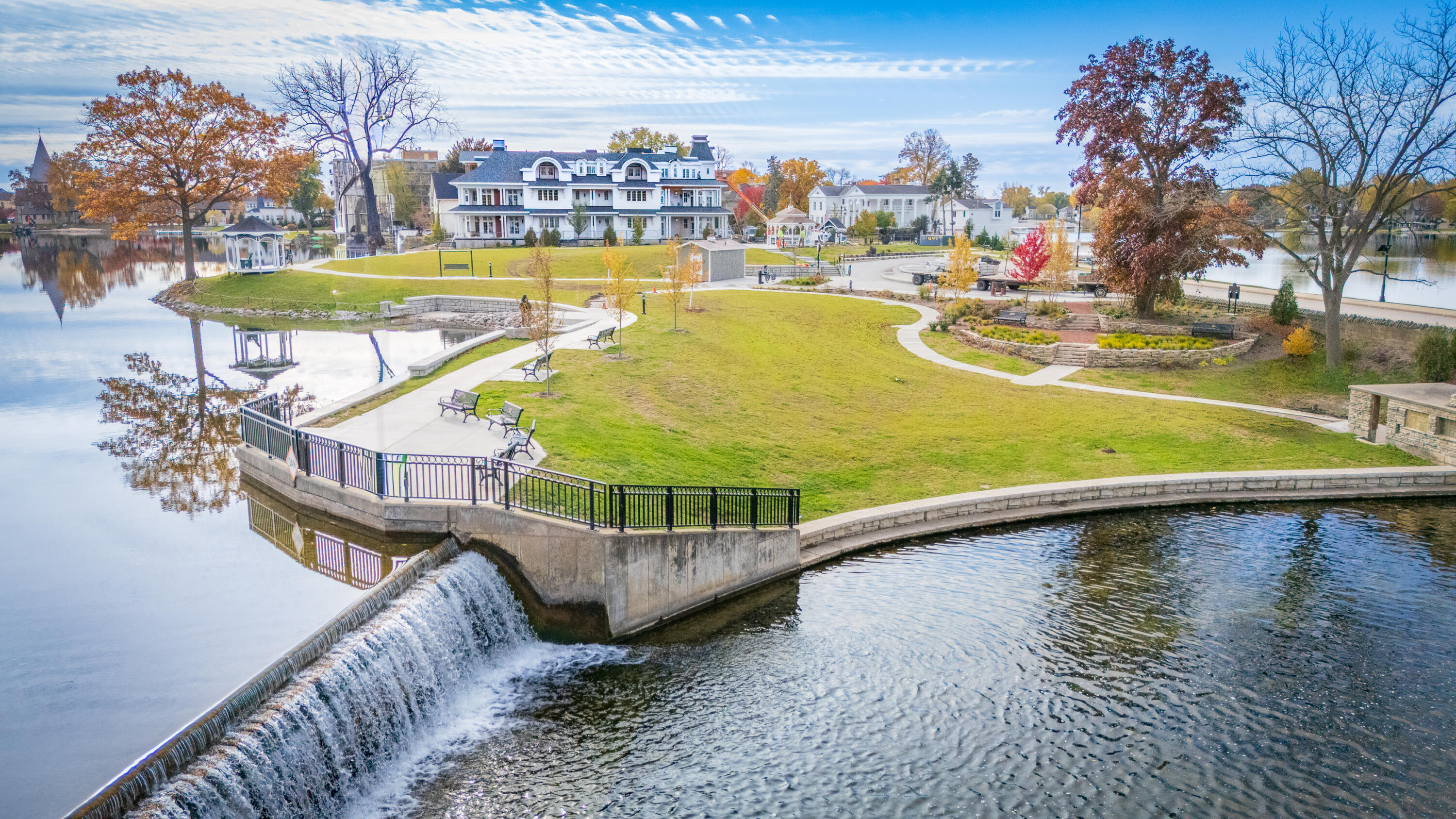 503 North Lake Road, Unit 2 Oconomowoc, WI 53066 - Photo 4 of 10 4