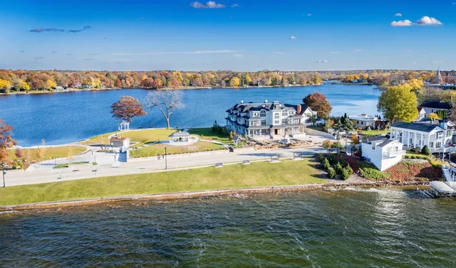 $2,991,000 | 503 North Lake Road, Unit 2, Oconomowoc, WI 53066