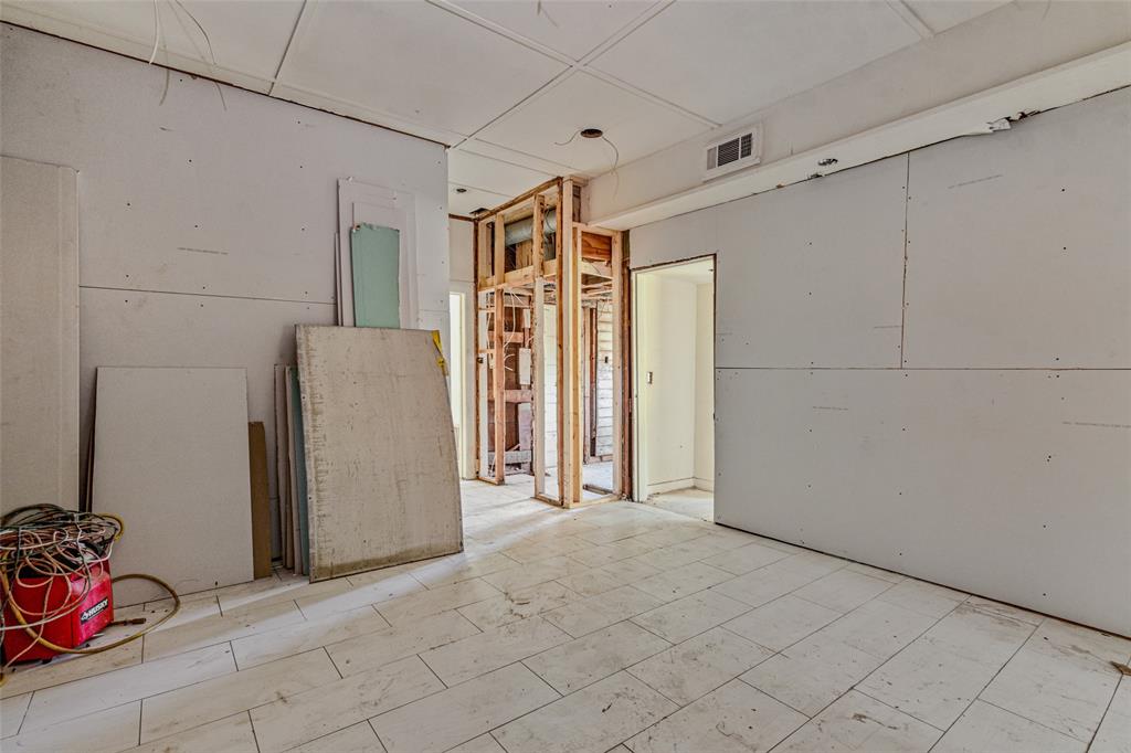 902 North Frances Street Terrell, TX 75160 - Photo 12 of 28 a view of a garage