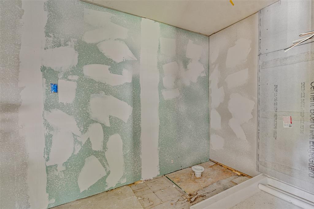 902 North Frances Street Terrell, TX 75160 - Photo 14 of 28 a bathroom with a shower
