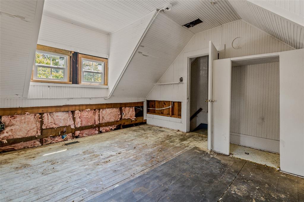 902 North Frances Street Terrell, TX 75160 - Photo 16 of 28 an empty room with windows