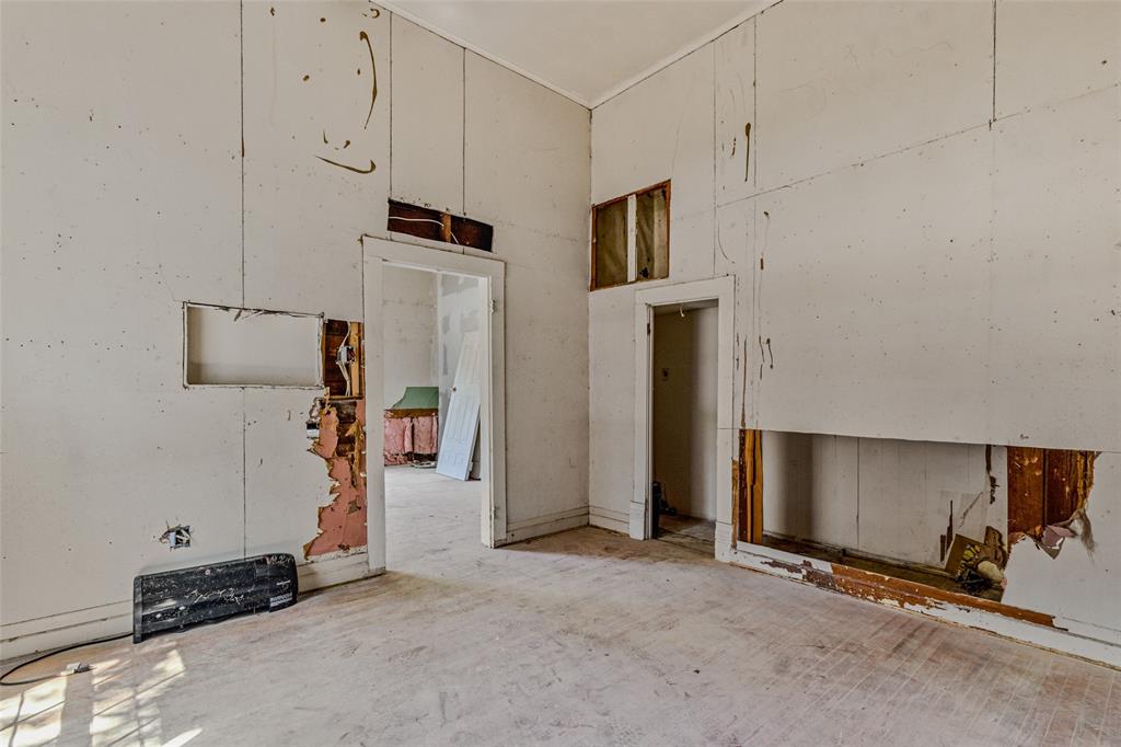 902 North Frances Street Terrell, TX 75160 - Photo 25 of 28 a view of a livingroom with an empty room