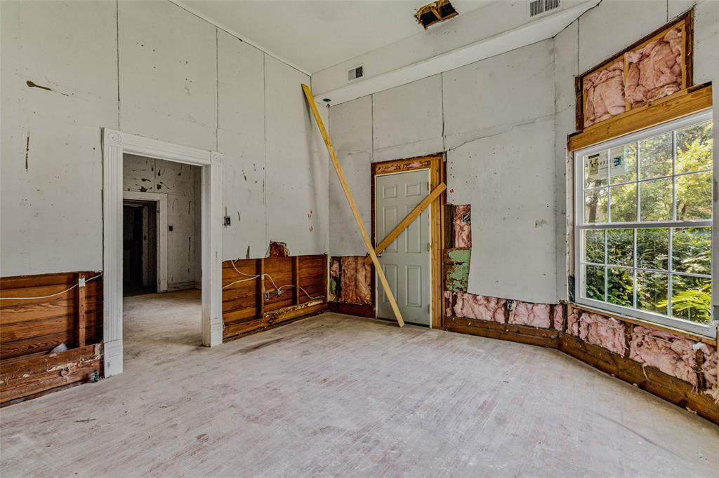 902 North Frances Street Terrell, TX 75160 - Photo 28 of 28 a view of an empty room with window