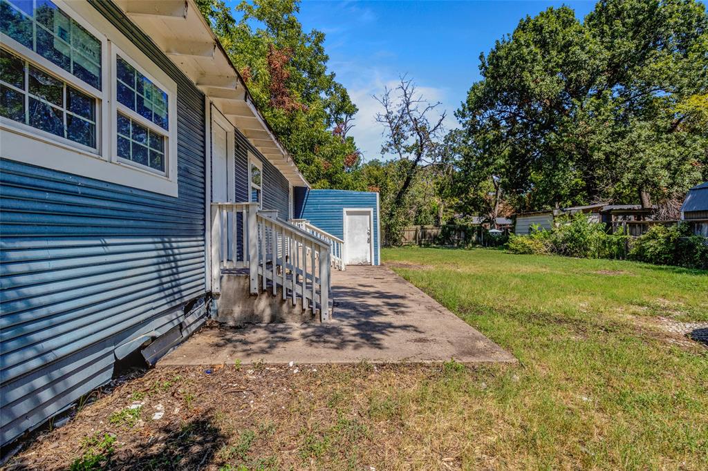 902 North Frances Street Terrell, TX 75160 - Photo 5 of 28 a view of a house with backyard and tree